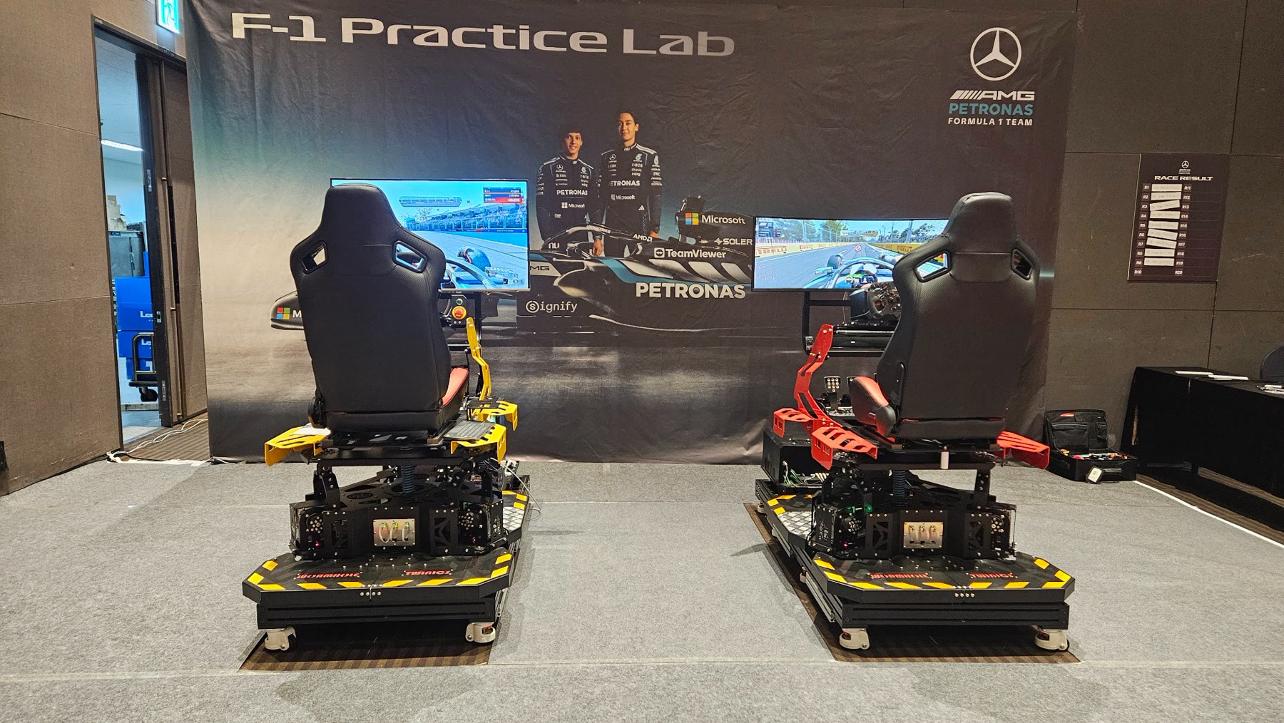 F-1 Practice Lab에 설치된 TWINICS 모션 시뮬레이터 두 대